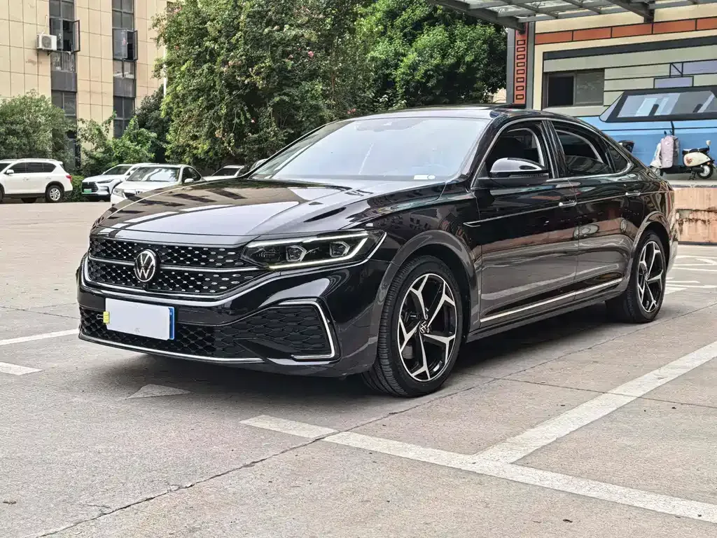 Volkswagen Passat — фото 1