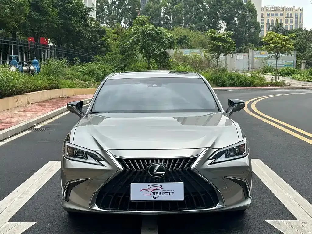 Lexus ES — фото 10