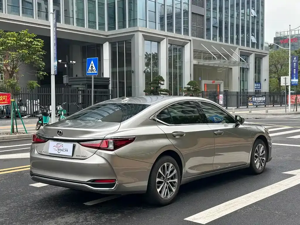 Lexus ES — фото 6