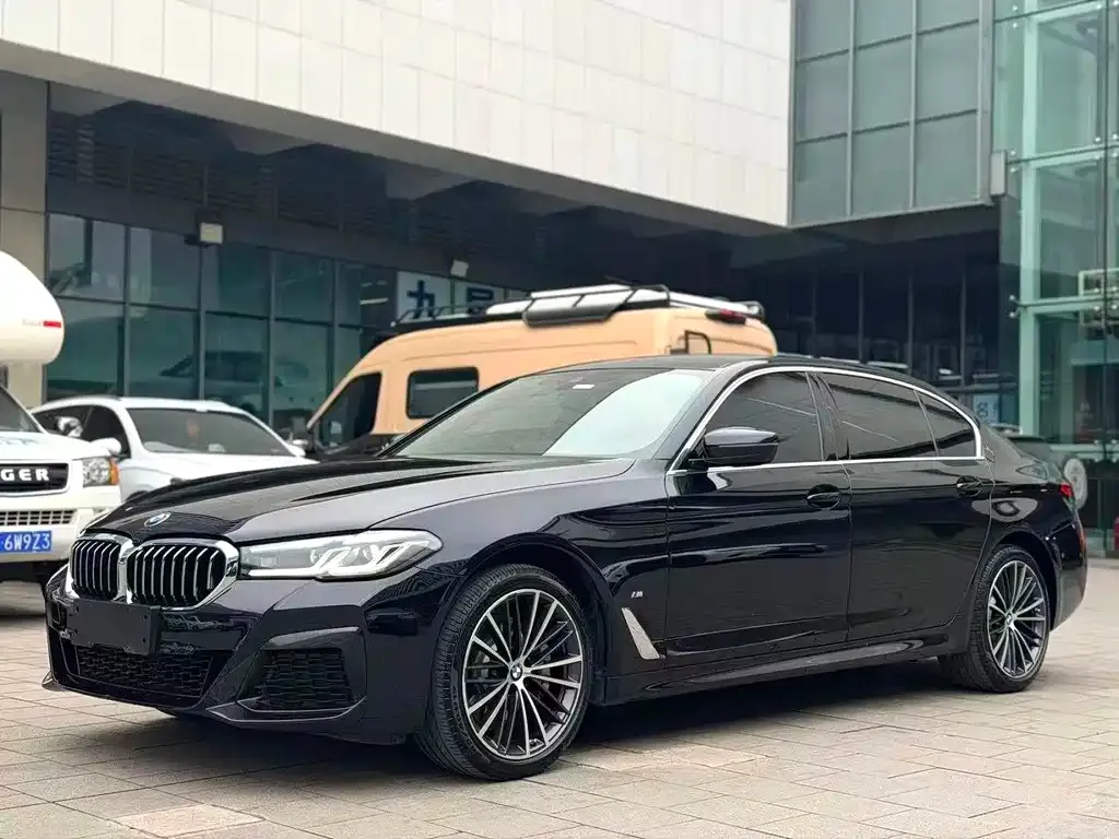 BMW 5 Series — фото 1