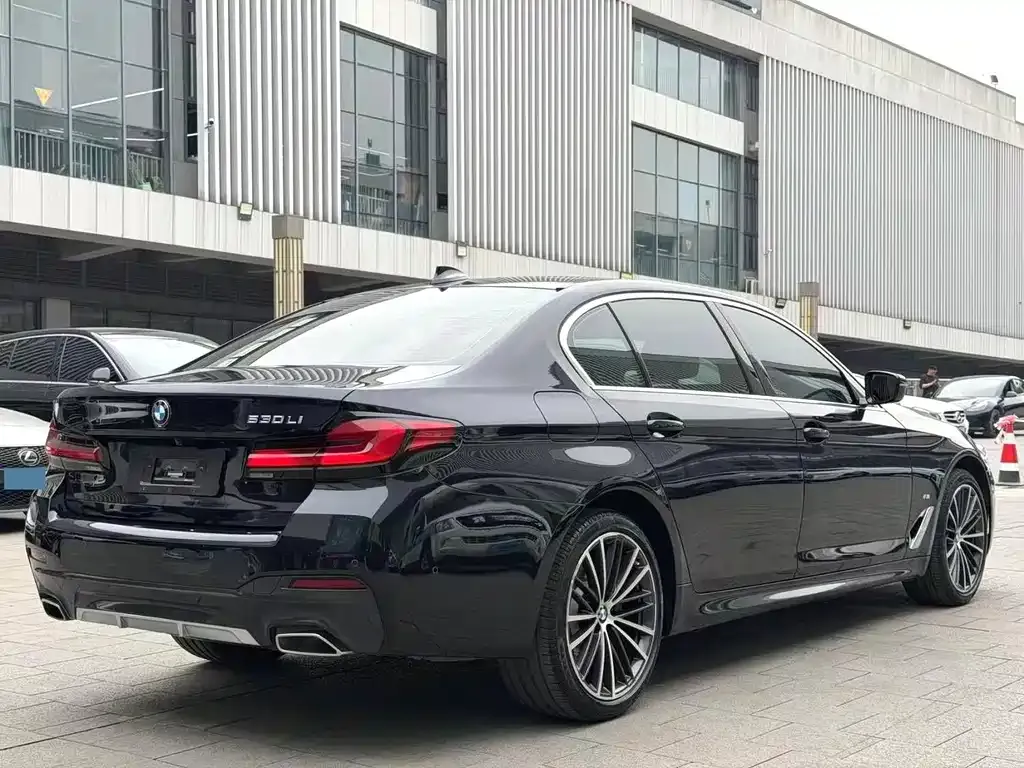 BMW 5 Series — фото 4