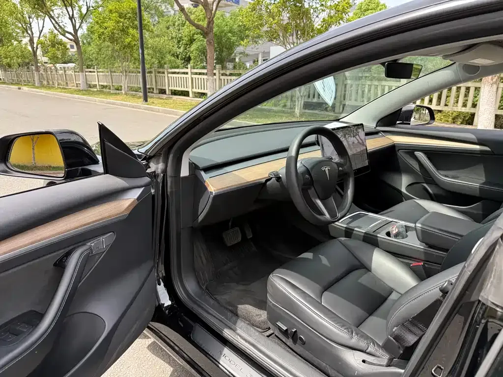 Tesla Model 3 — фото 10