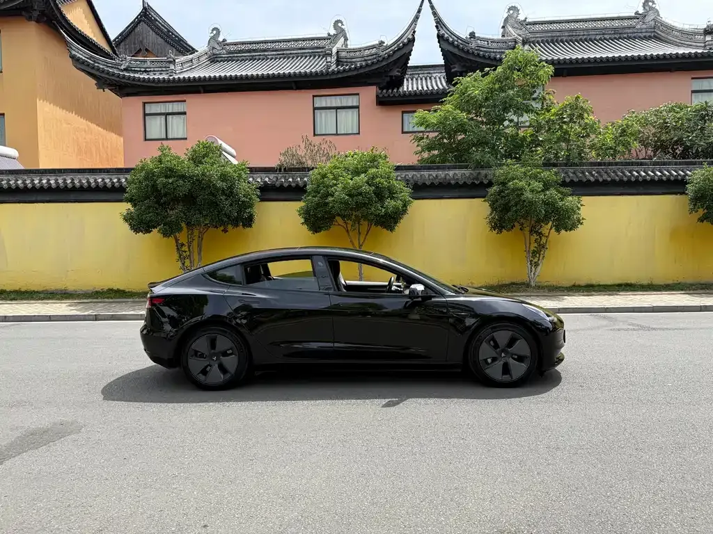 Tesla Model 3 — фото 5