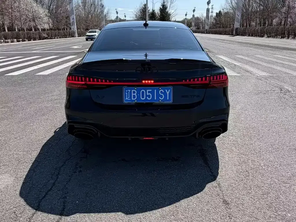 Audi A7L — фото 5