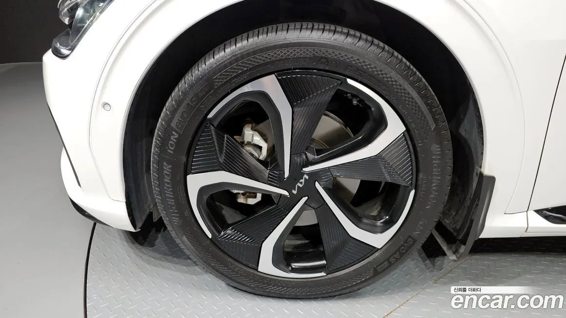 Kia EV6 — фото 5