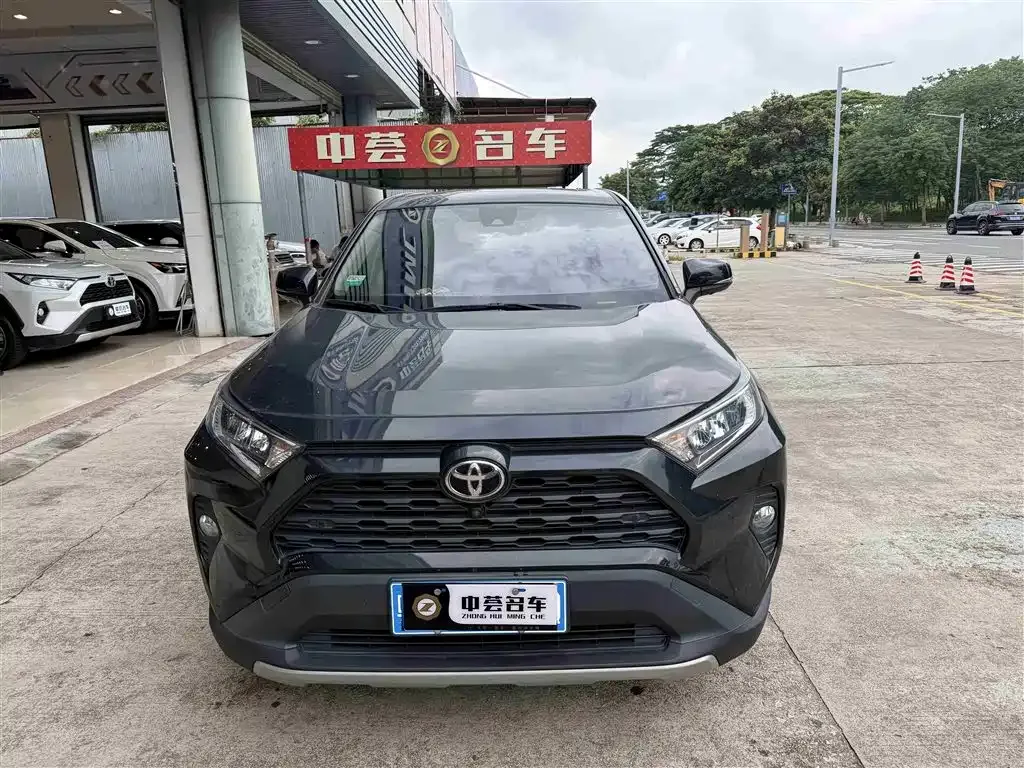 Toyota RAV4 — фото 10