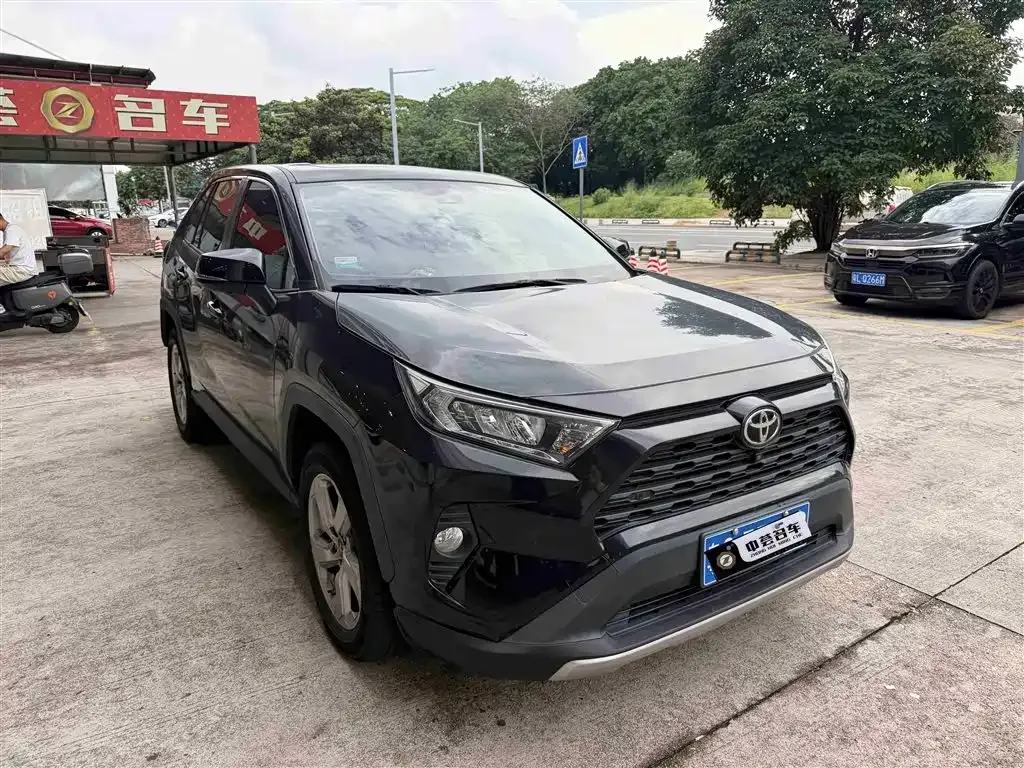Toyota RAV4 — фото 5