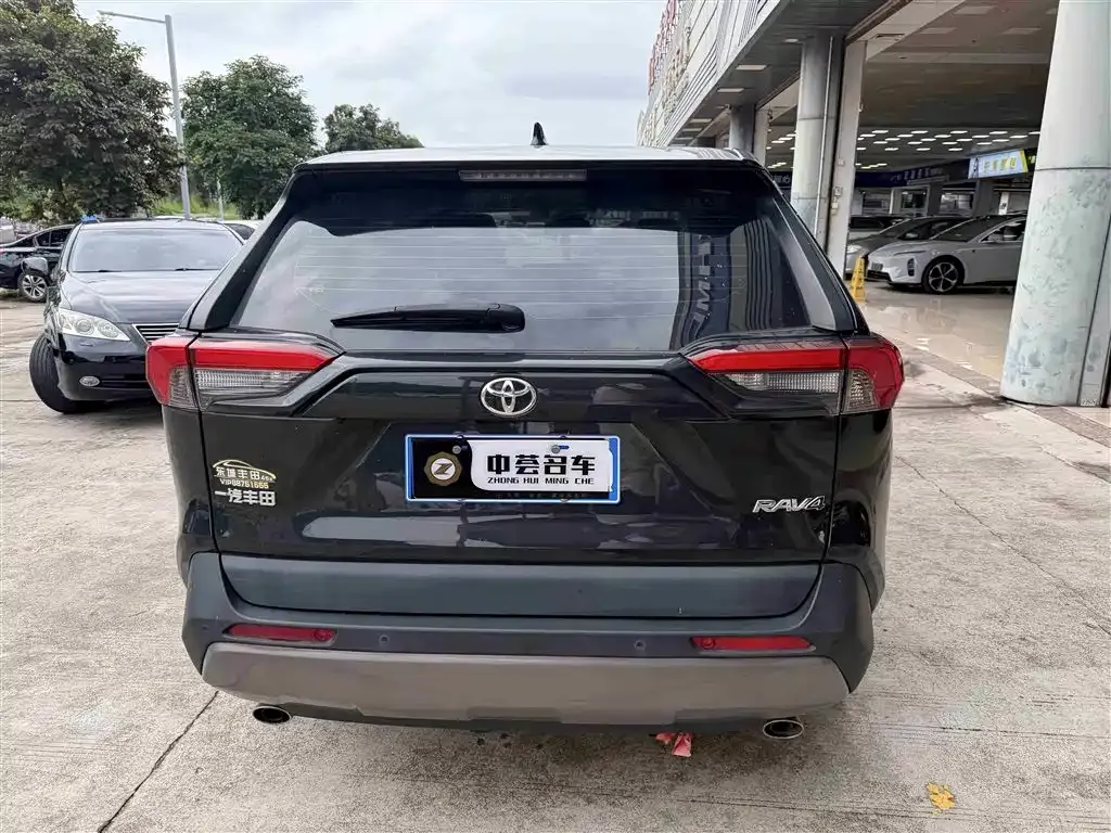 Toyota RAV4 — фото 4
