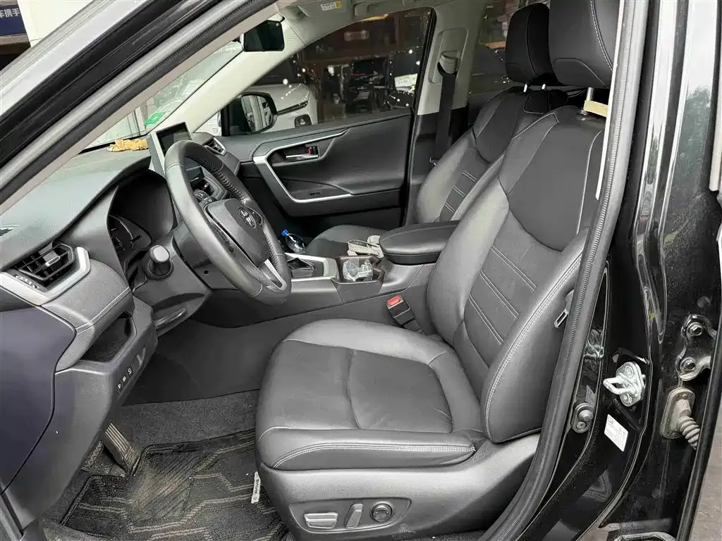 Toyota RAV4 — фото 3