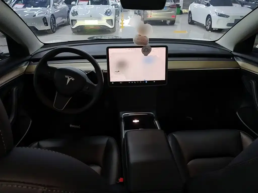 Tesla Model 3 — фото 3