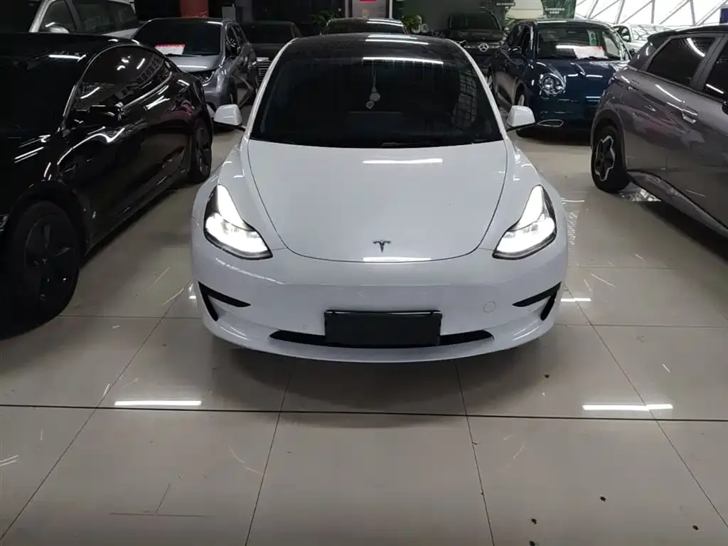 Tesla Model 3 — фото 4