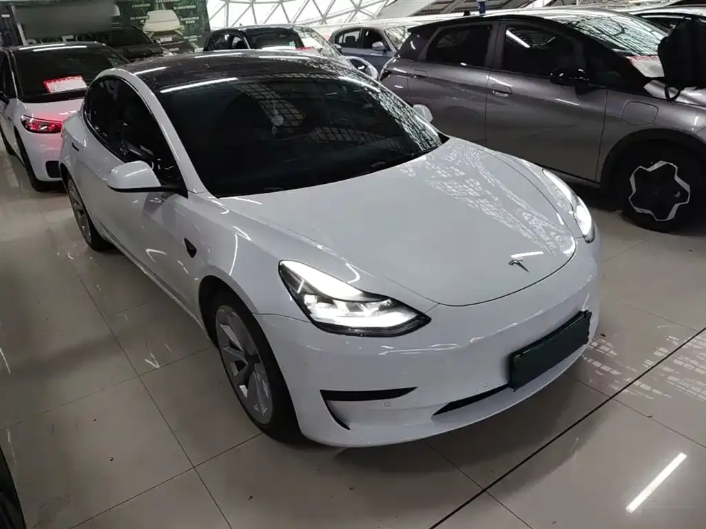 Tesla Model 3 — фото 5