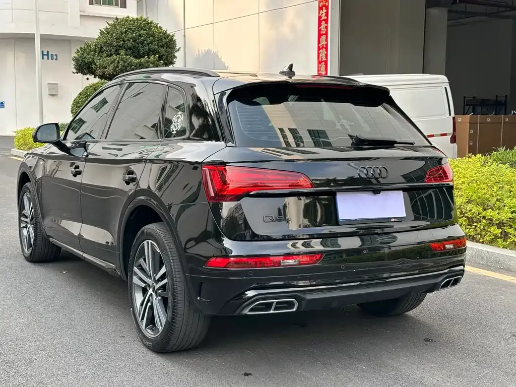 Audi Q5L — фото 5