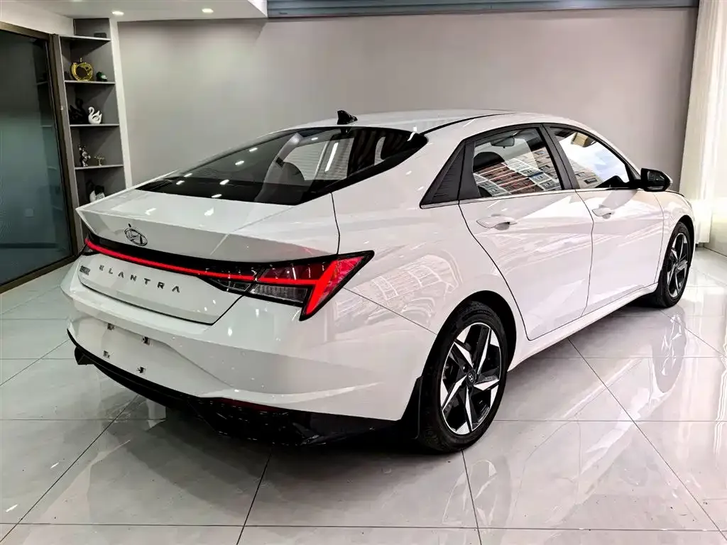 Hyundai Elantra — фото 9