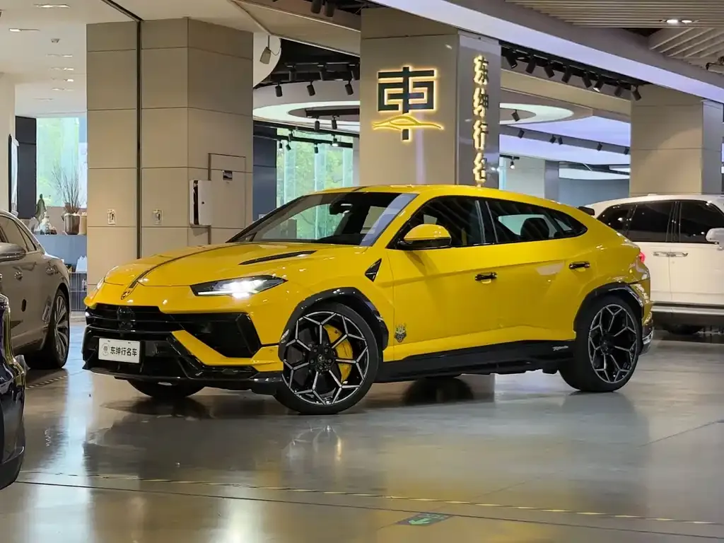 Lamborghini Urus — фото 1