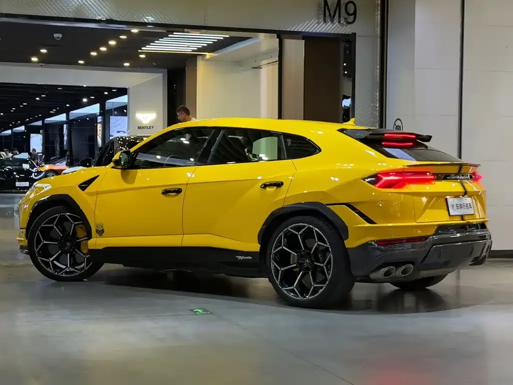 Lamborghini Urus — фото 10