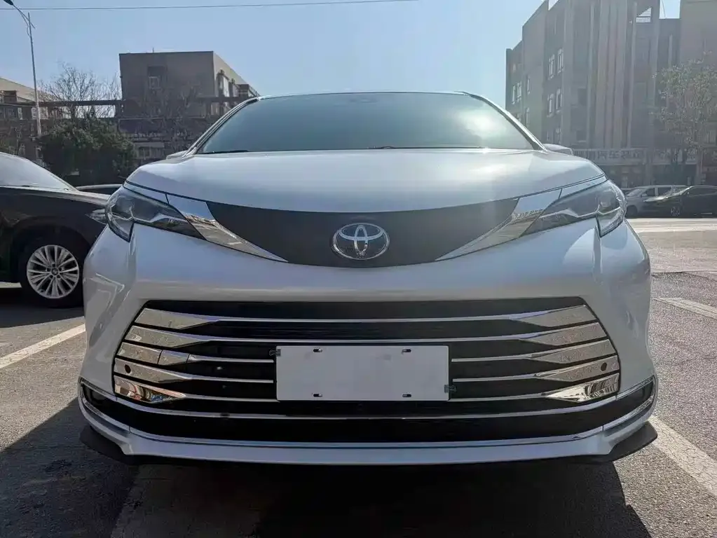Toyota Sienna — фото 9