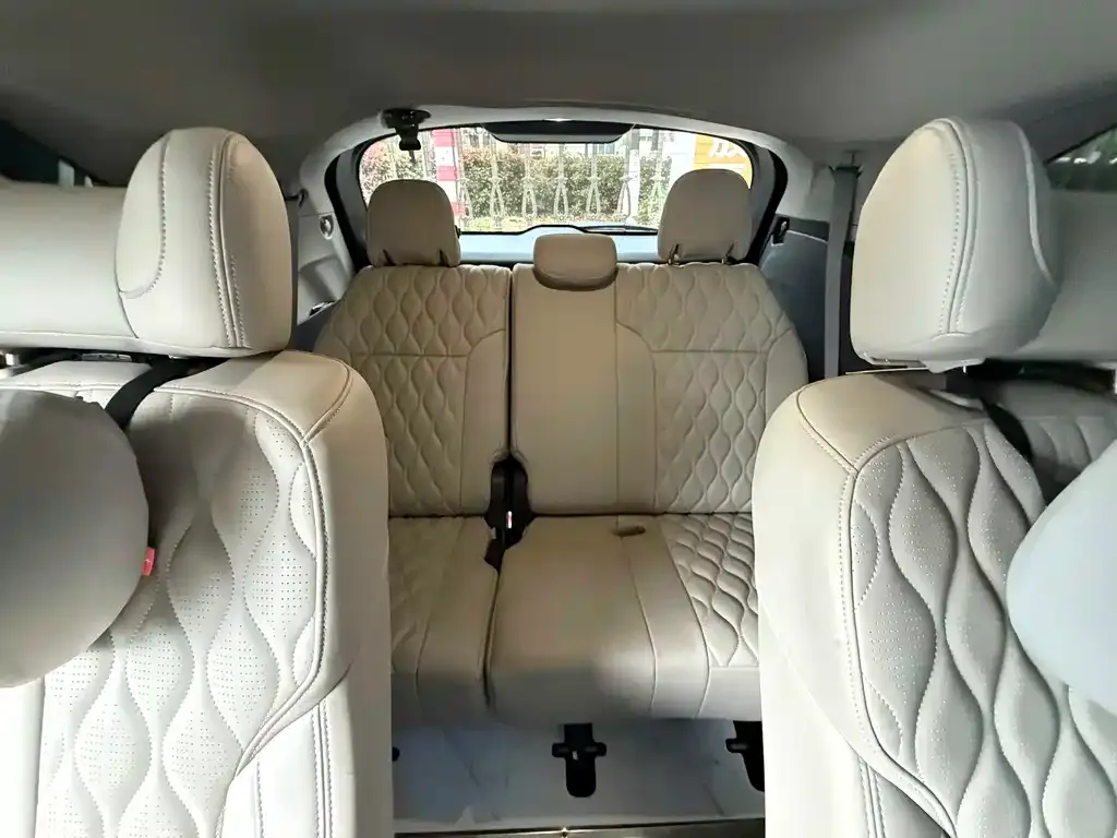 Toyota Sienna — фото 10