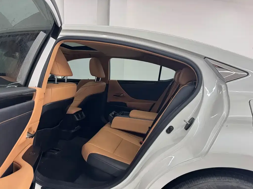 Lexus ES 2022 из CN, фото 9