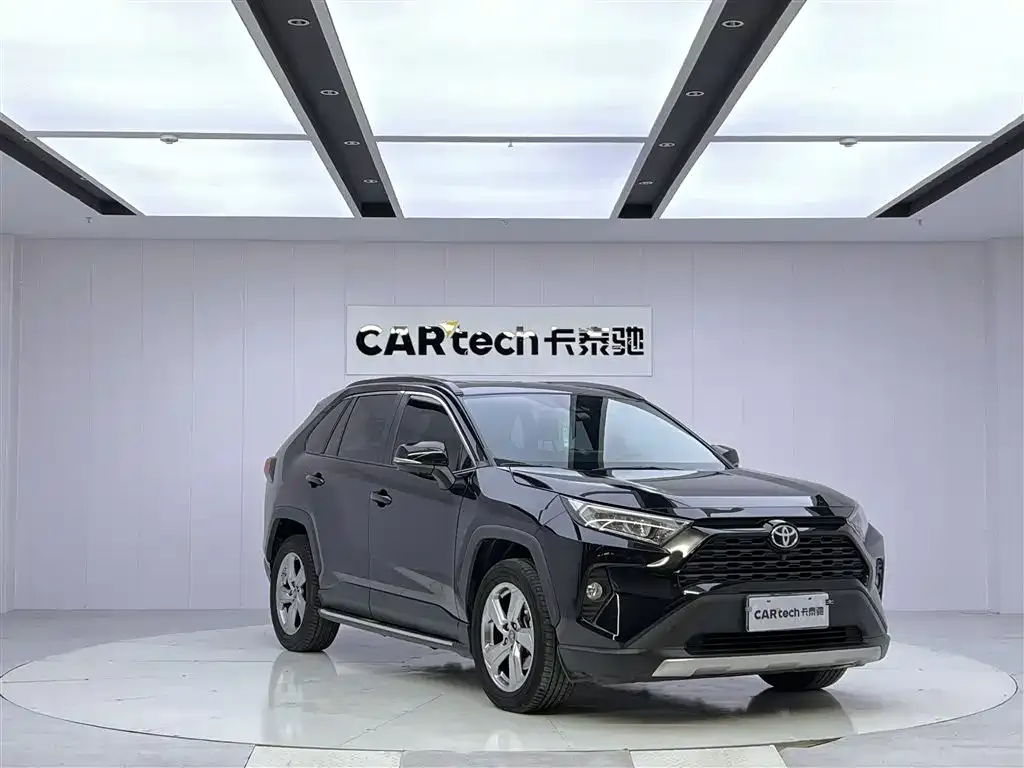 Toyota RAV4 — фото 5
