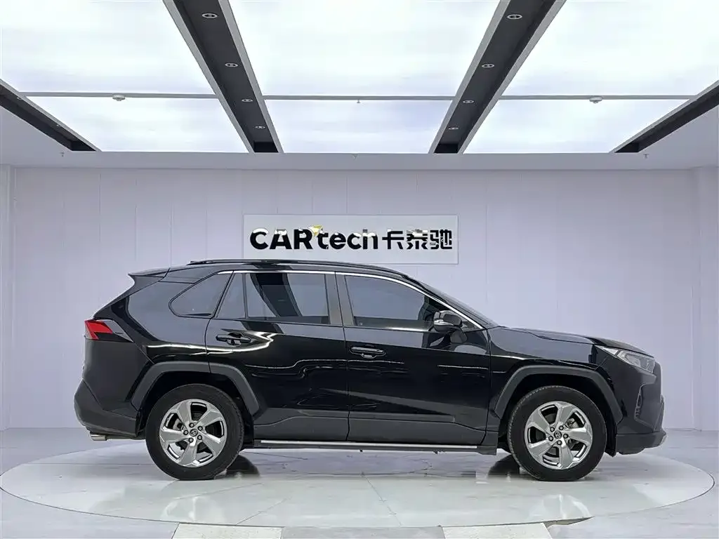 Toyota RAV4 — фото 4