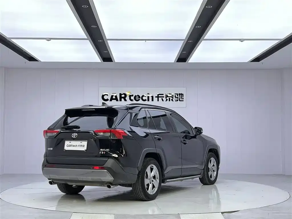 Toyota RAV4 — фото 3