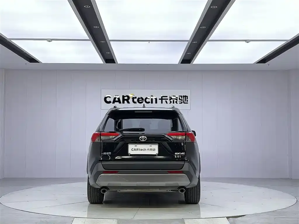 Toyota RAV4 — фото 2