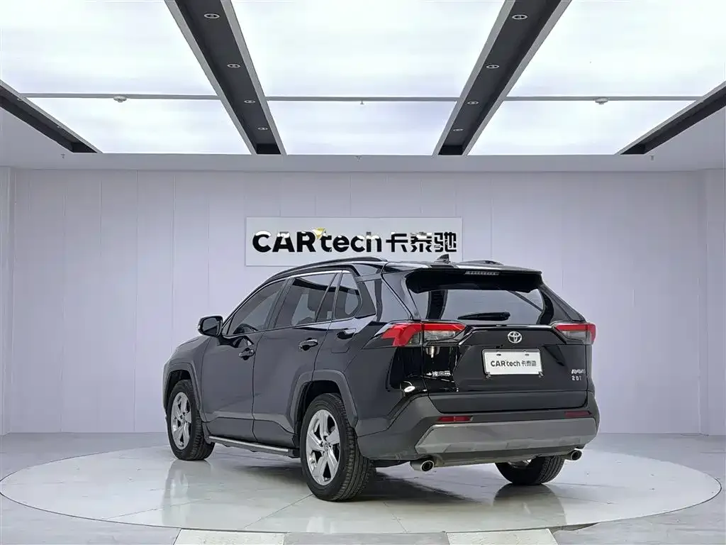 Toyota RAV4 — фото 8