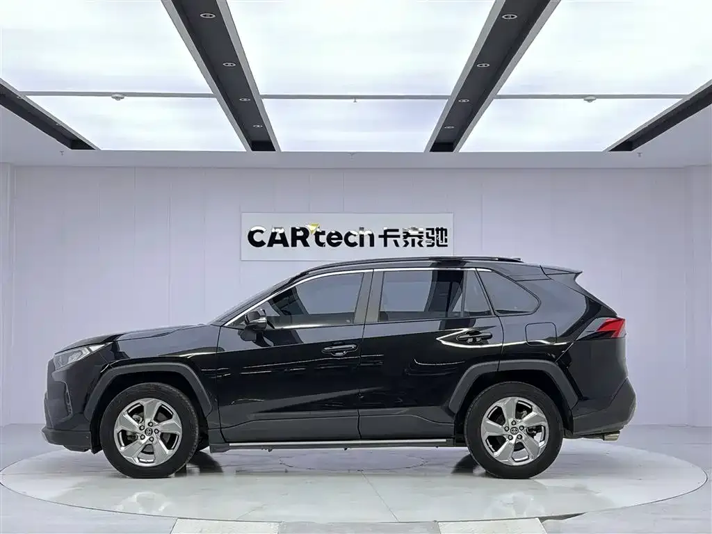Toyota RAV4 — фото 9