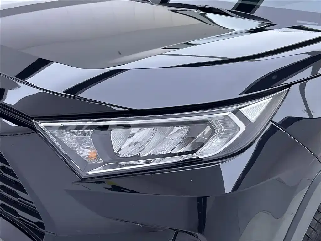 Toyota RAV4 — фото 10