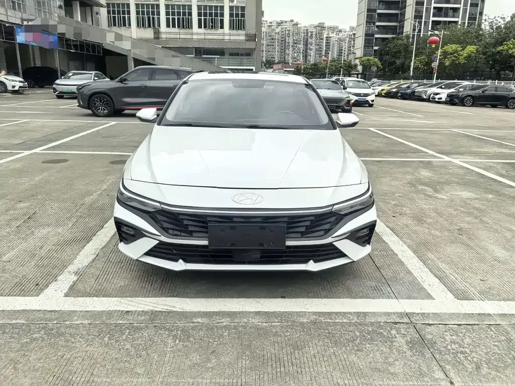 Hyundai Elantra — фото 7