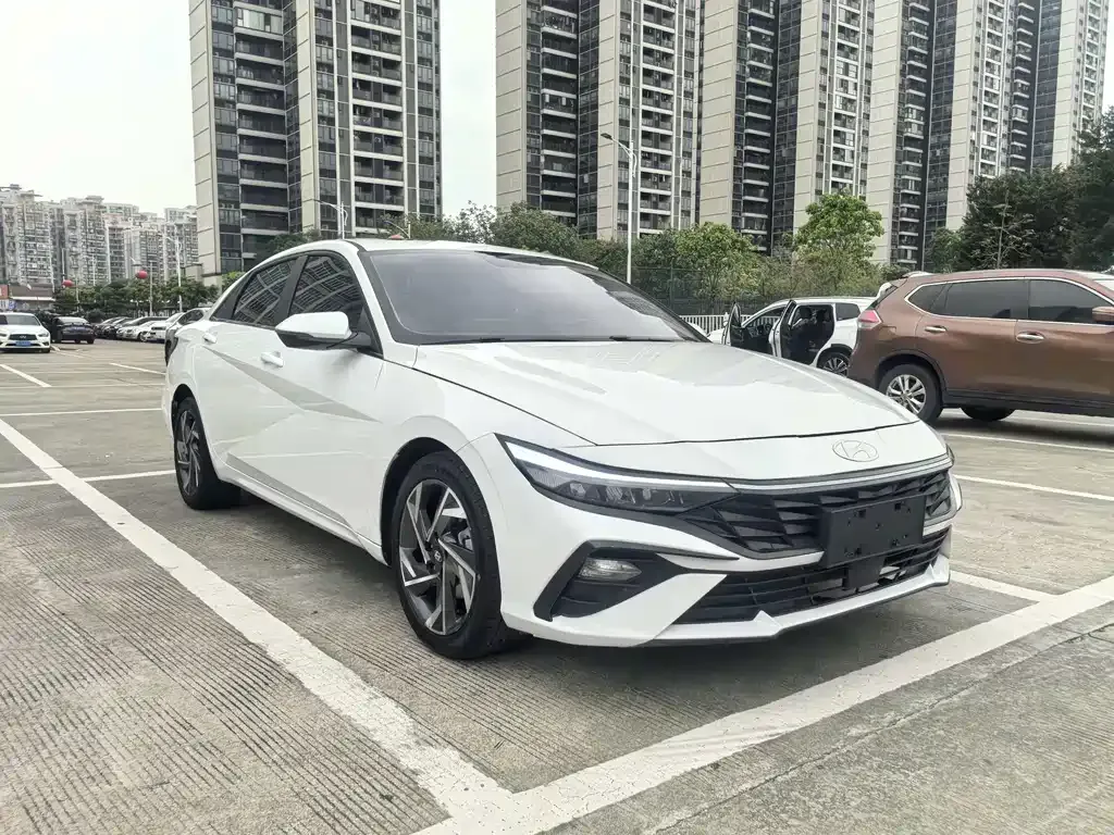 Hyundai Elantra — фото 8