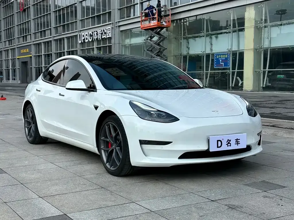 Tesla Model 3 — фото 9