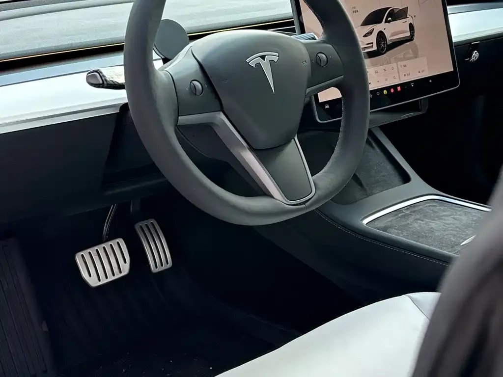 Tesla Model 3 — фото 4