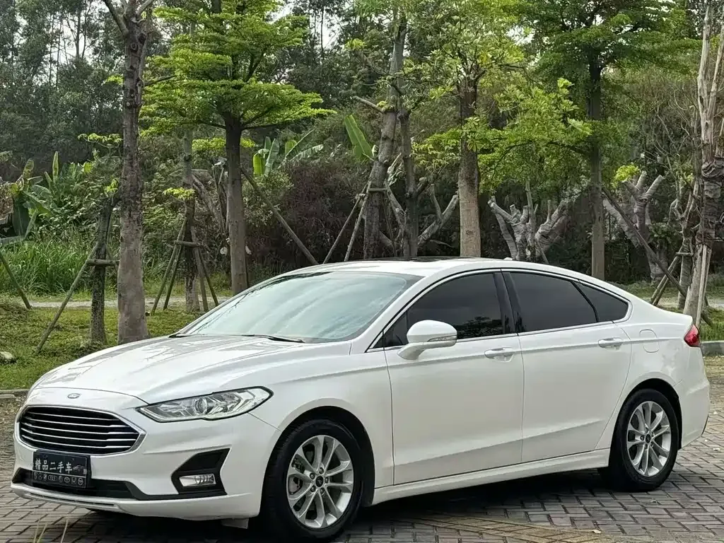 Ford Mondeo — фото 1