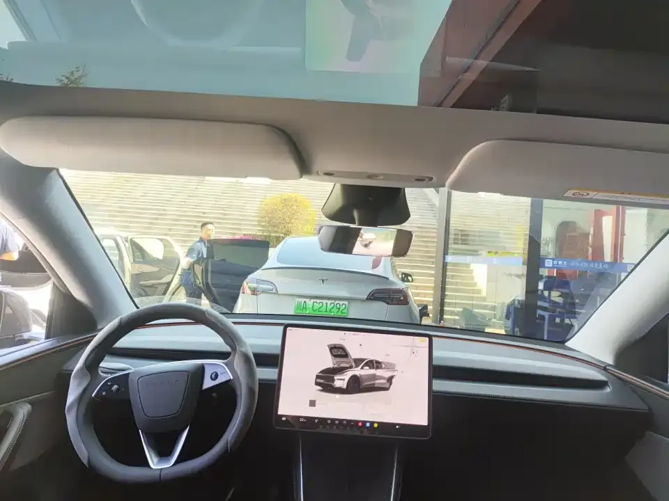 Tesla Model Y — фото 3