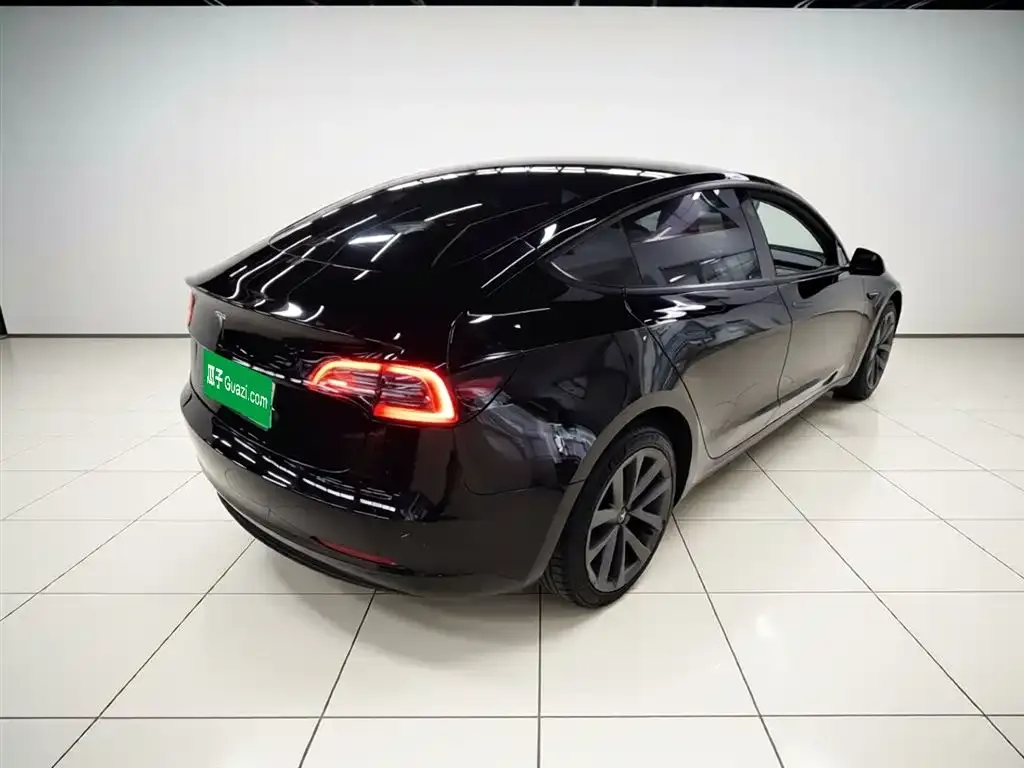 Tesla Model 3 — фото 5