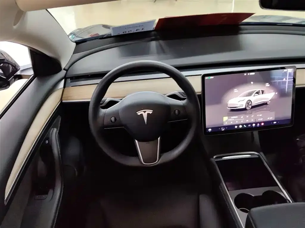 Tesla Model 3 — фото 3