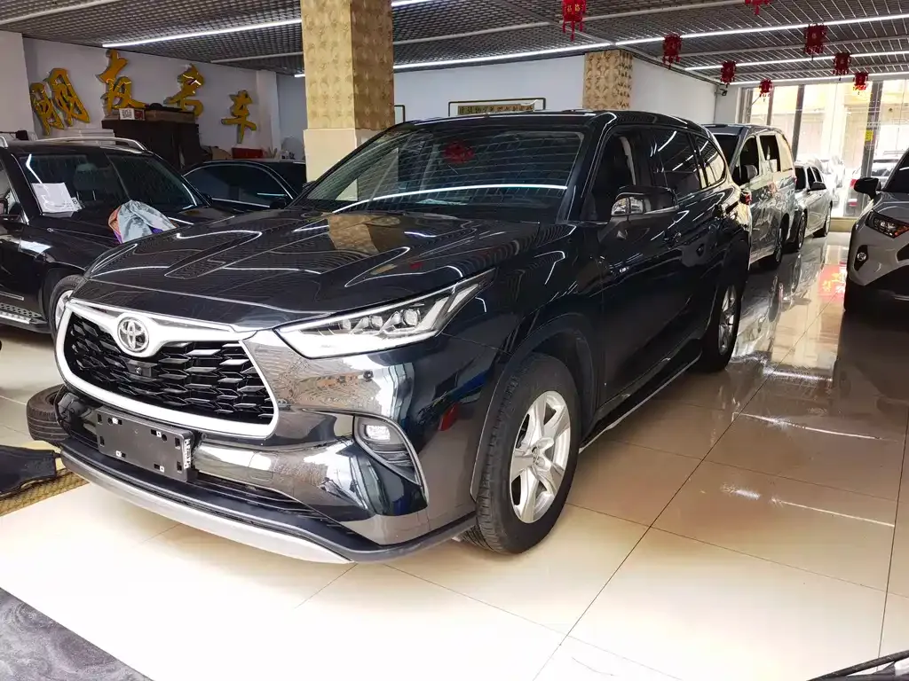 Toyota Highlander — фото 1