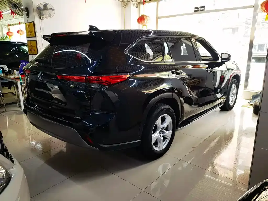 Toyota Highlander — фото 4