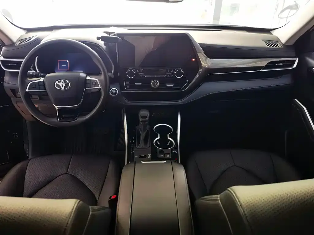 Toyota Highlander — фото 2