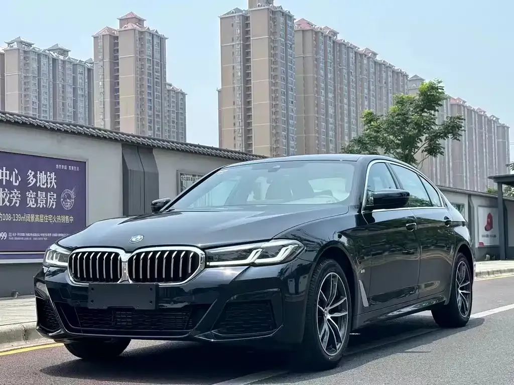 BMW 5 Series — фото 1