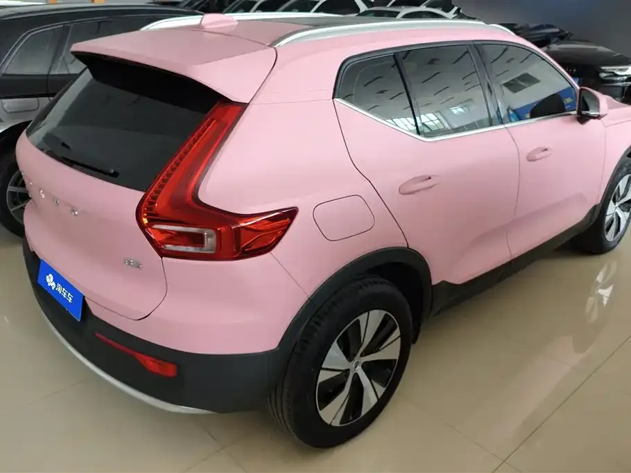 Volvo XC40 — фото 7