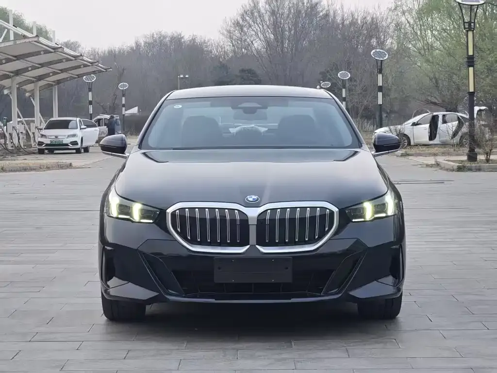 BMW 5 Series — фото 2
