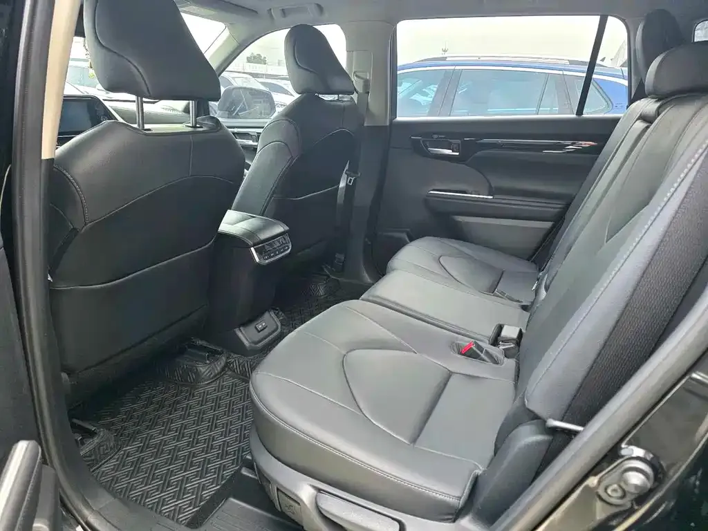 Toyota Highlander — фото 4