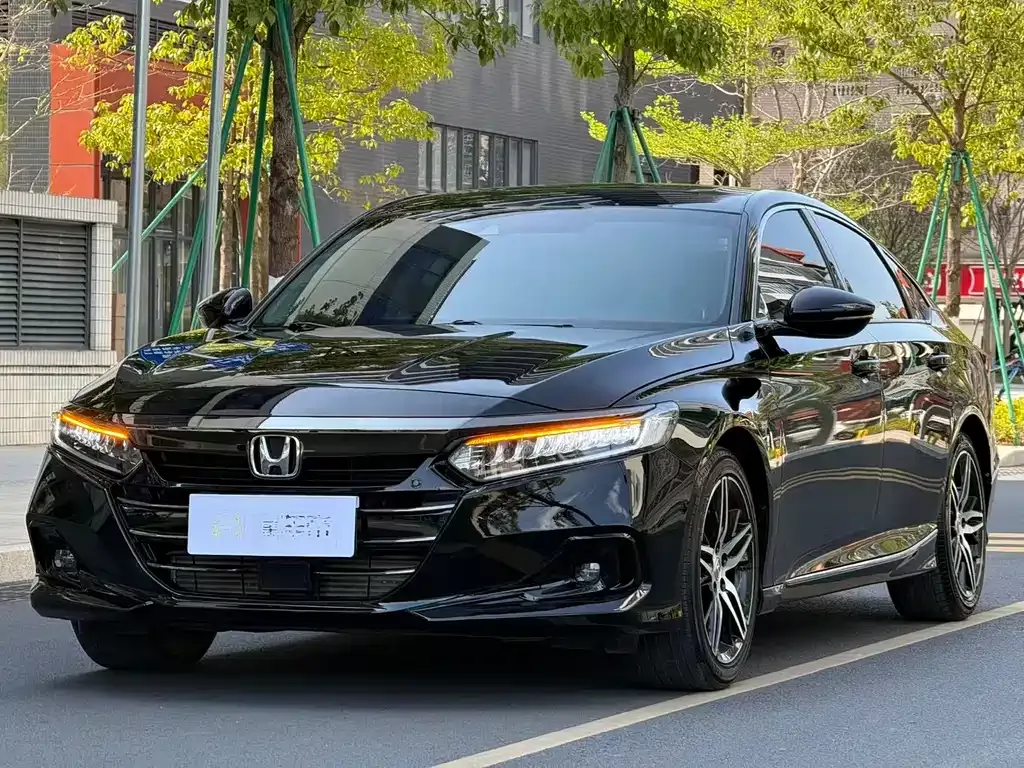 Honda Accord — фото 1
