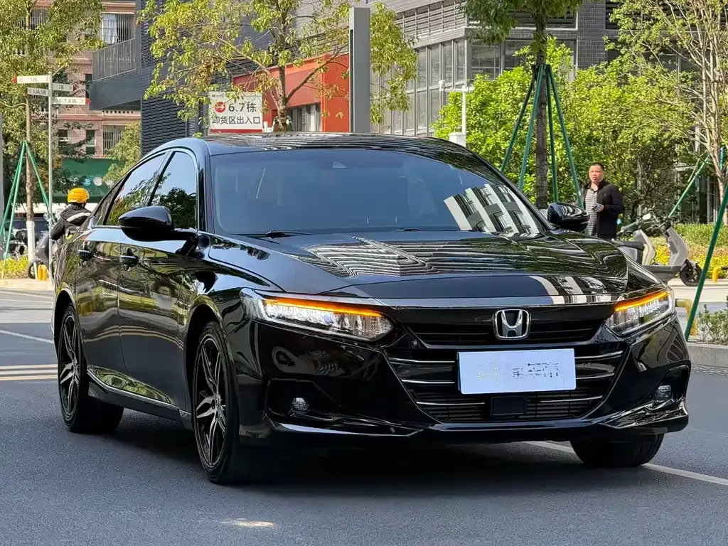 Honda Accord — фото 8