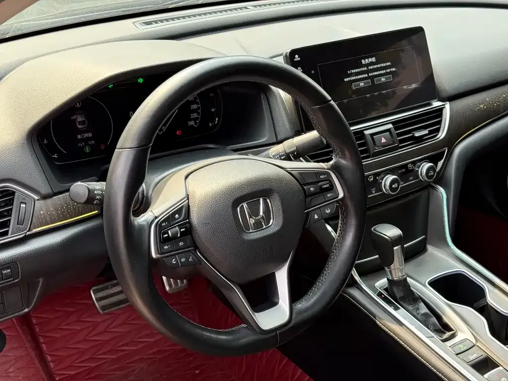 Honda Accord — фото 10