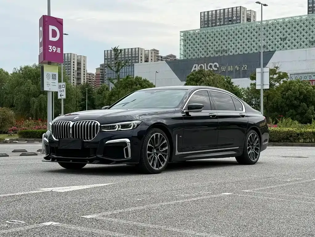 BMW 7 Series — фото 9
