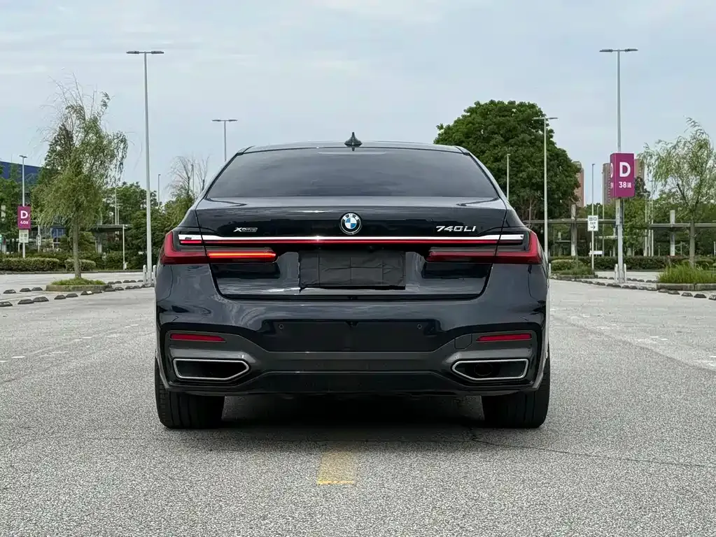 BMW 7 Series — фото 10